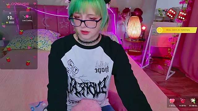 CoralineYoung online show from 05-06-26, 04:49