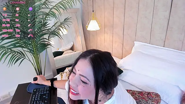 Snapshot of Anantaa_ chatting on 11-08-25, 11:36 Anantaa online show from 11-08-25, 11:36