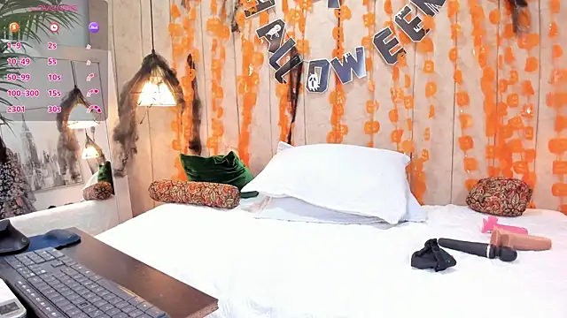 Snapshot of Anantaa_ chatting on 10-20-25, 11:44 Anantaa online show from 10-20-25, 11:44