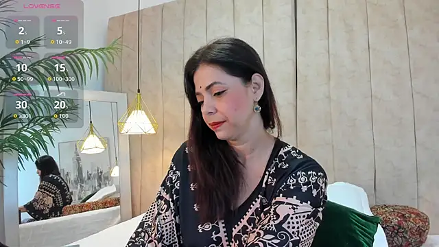 Snapshot of Anantaa_ chatting on 12-04-25, 11:42 Anantaa online show from 12-04-25, 11:42