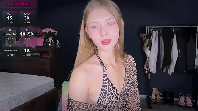 holylisssa online show from 10-08-25, 04:08