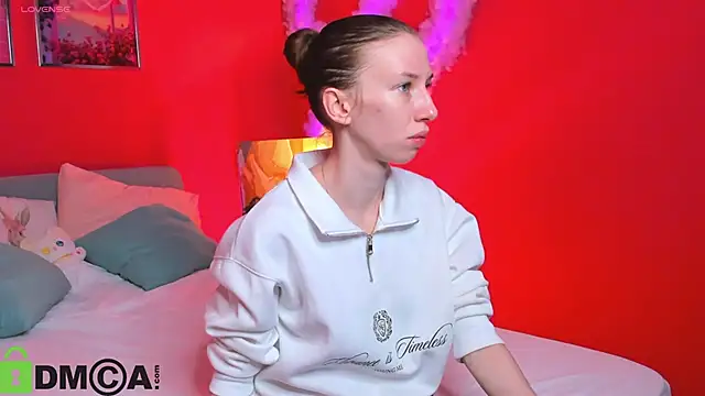 Snapshot of Lisbeth__Salander chatting on 10-15-25, 02:43 Lisbeth Salander online show from 10-15-25, 02:43