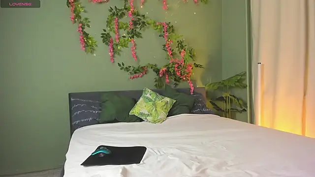 Lisbeth  Salander online show from 11-28-25, 02:45