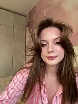 Snapshot of Rosie_Holmes_ chatting on 10-04-25, 12:50 Rosie Holmes online show from 10-04-25, 12:50