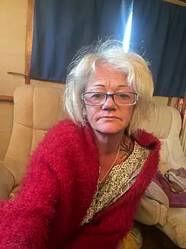 Snapshot of ladyboatlady chatting on 05-07-26, 05:33 ladyboatlady online show from 05-07-26, 05:33