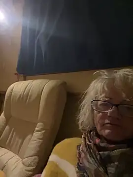 Snapshot of ladyboatlady chatting on 05-19-26, 10:28 ladyboatlady online show from 05-19-26, 10:28