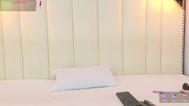 SamantaKane online show from 12-19-25, 03:43