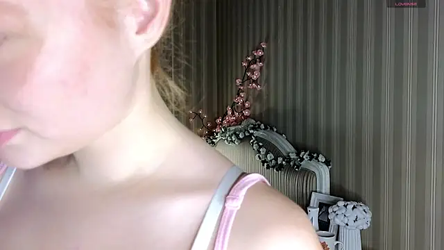 Snapshot of Juuulia_ chatting on 03-03-26, 02:57 Juuulia online show from 03-03-26, 02:57