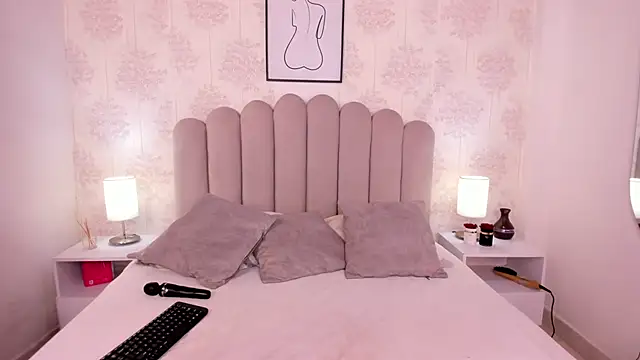 Snapshot of ShaynaHosk chatting on 10-01-25, 05:28 ShaynaHosk online show from 10-01-25, 05:28