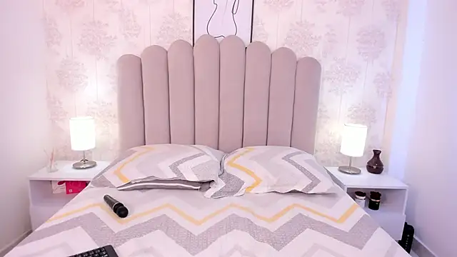 ShaynaHosk online show from 11-07-25, 08:35