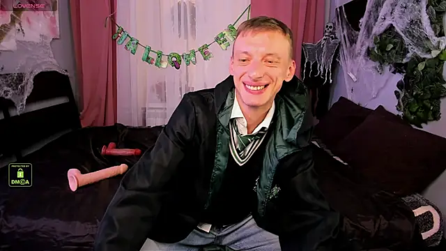 Snapshot of InkedJames chatting on 10-21-25, 11:20 InkedJames online show from 10-21-25, 11:20