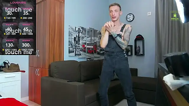 Snapshot of InkedJames chatting on 09-25-25, 04:40 InkedJames online show from 09-25-25, 04:40