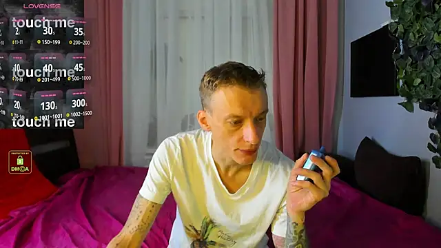 Snapshot of InkedJames chatting on 09-09-25, 04:00 InkedJames online show from 09-09-25, 04:00