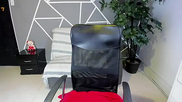 paula miler1 online show from 02-18-26, 02:02