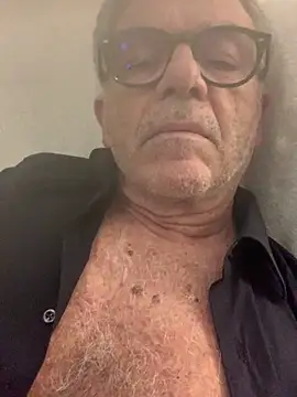 Snapshot of MARCO_NI chatting on 12-17-25, 10:15 MARCO NI online show from 12-17-25, 10:15