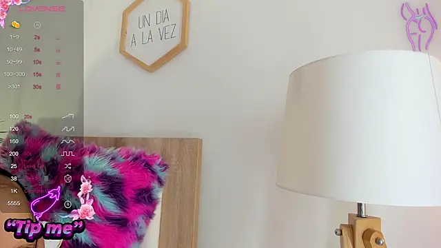 Hadid Jimenez  online show from 11-20-25, 06:41