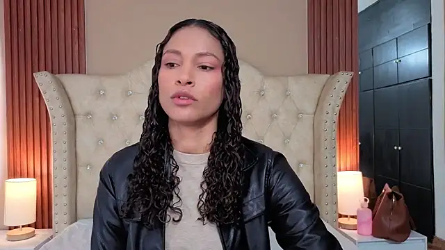 SofiaDelicia online show from 11-18-25, 04:32