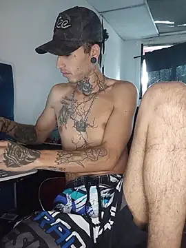 Snapshot of Tattoboy19cm chatting on 05-27-26, 01:18 Tattoboy19cm online show from 05-27-26, 01:18