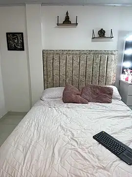 EmiilyEvans  online show from 10-20-25, 02:24