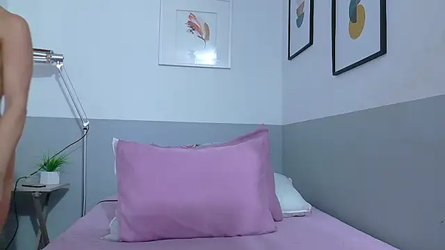 Snapshot of cutepetitee chatting on 06-12-26, 07:44 cutepetitee online show from 06-12-26, 07:44