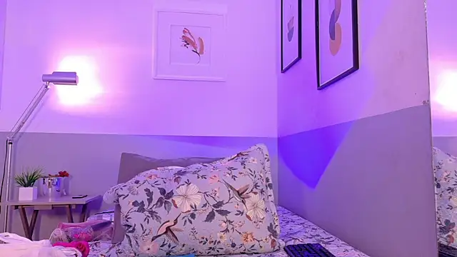 cutepetitee online show from 04-14-26, 07:52