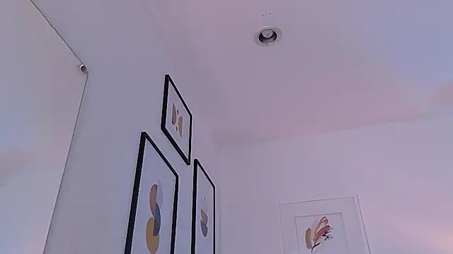 cutepetitee online show from 04-21-26, 01:42