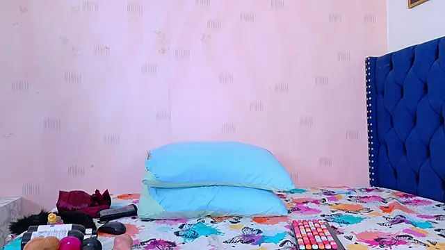 cutepetitee online show from 11-29-25, 07:58