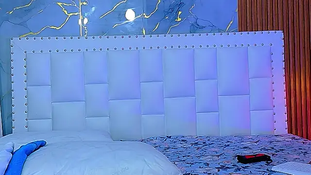 cutepetitee online show from 04-22-26, 07:42