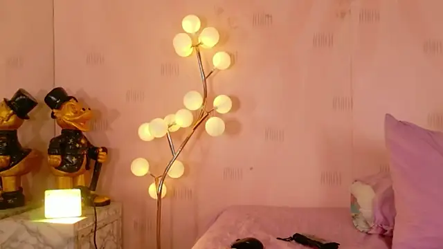 cutepetitee online show from 04-30-26, 07:21