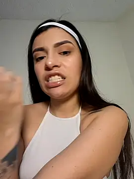 AmaiaSalvatore online show from 09-10-25, 09:03