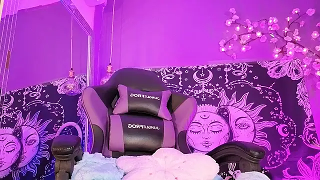 Snapshot of Gaia_Gatex chatting on 02-12-26, 01:00 Gaia Gatex online show from 02-12-26, 01:00