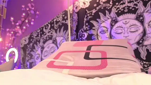 Gaia Gatex online show from 12-17-25, 04:34