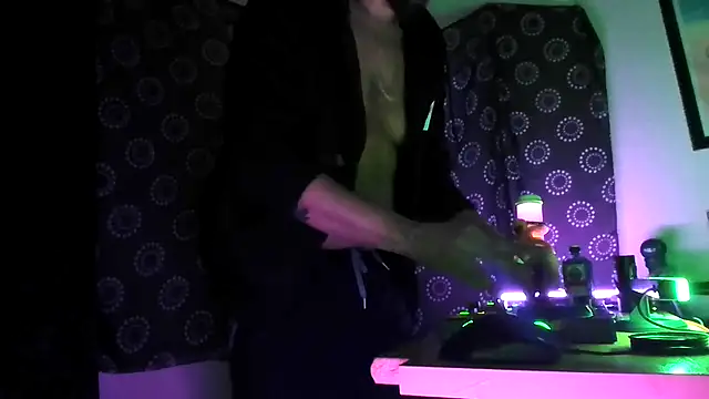 DjDiCKmannOnE online show from 11-29-25, 02:01