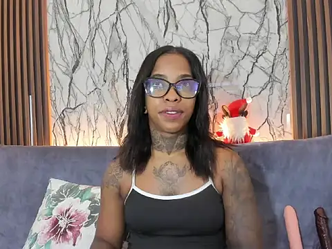 Pauline Fox online show from 12-04-25, 01:04