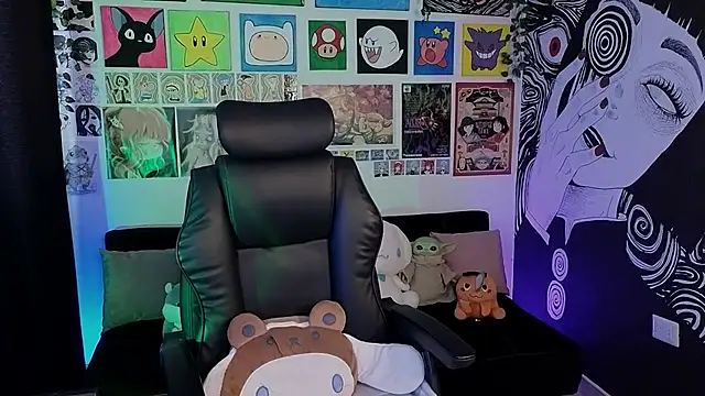 Yuhwan  online show from 11-08-25, 08:12