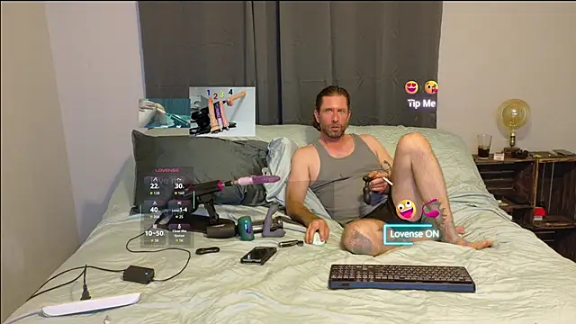 Snapshot of danoo84 chatting on 10-18-25, 04:25 danoo84 online show from 10-18-25, 04:25