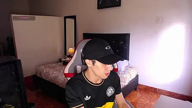 Snapshot of santiago_cutex chatting on 06-22-26, 12:24 santiago cutex online show from 06-22-26, 12:24