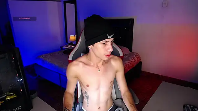Snapshot of santiago_cutex chatting on 06-19-26, 01:50 santiago cutex online show from 06-19-26, 01:50