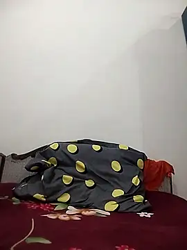 Snapshot of Miss-0012 chatting on 10-15-25, 03:42 Miss-0012 online show from 10-15-25, 03:42