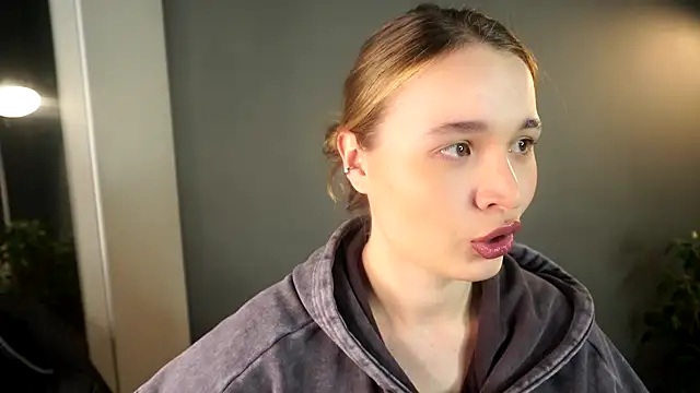 Snapshot of lisa_schiele chatting on 12-04-25, 09:03 lisa schiele online show from 12-04-25, 09:03