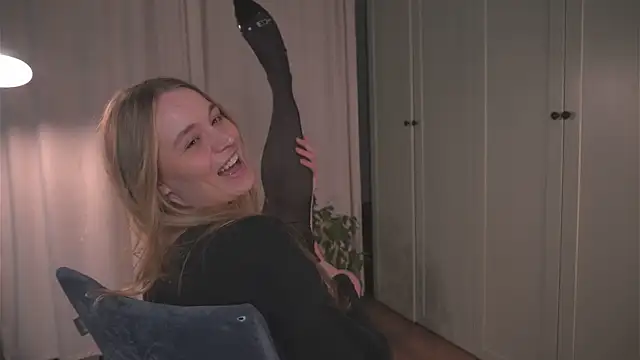 Snapshot of lisa_schiele chatting on 01-14-26, 08:23 lisa schiele online show from 01-14-26, 08:23