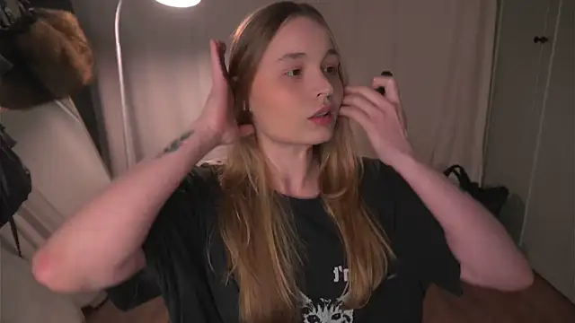 lisa schiele online show from 04-13-26, 08:24