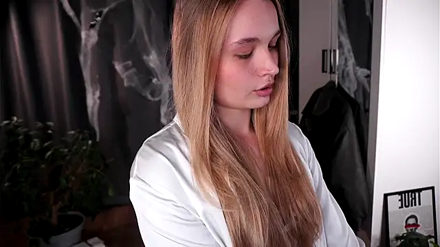 Snapshot of lisa_schiele chatting on 10-29-25, 08:19 lisa schiele online show from 10-29-25, 08:19