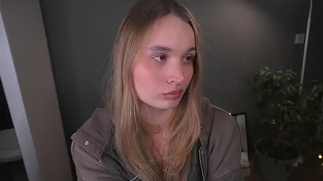 Snapshot of lisa_schiele chatting on 12-18-25, 08:23 lisa schiele online show from 12-18-25, 08:23