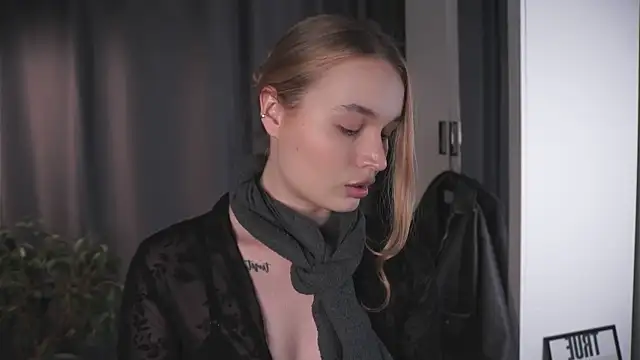 Snapshot of lisa_schiele chatting on 11-16-25, 08:35 lisa schiele online show from 11-16-25, 08:35