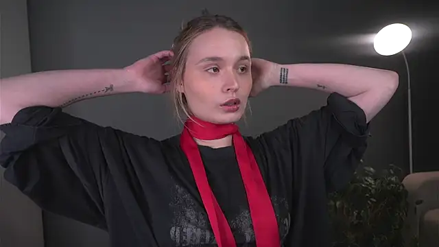 Snapshot of lisa_schiele chatting on 12-15-25, 08:03 lisa schiele online show from 12-15-25, 08:03