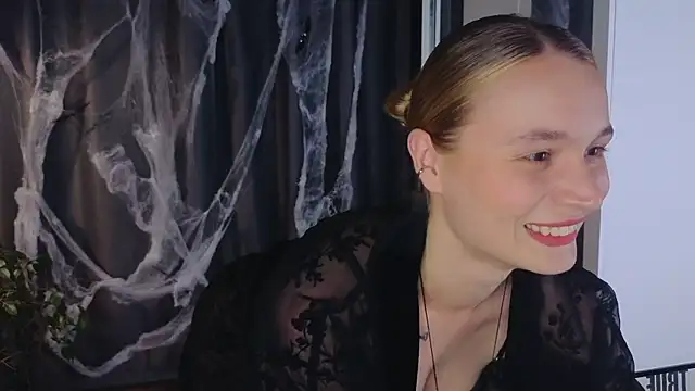 Snapshot of lisa_schiele chatting on 10-30-25, 08:39 lisa schiele online show from 10-30-25, 08:39