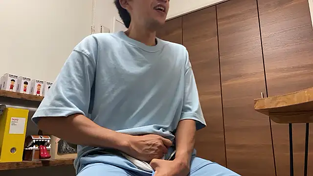 Snapshot of Bonz_Buonz chatting on 10-05-25, 03:14 Bonz Buonz online show from 10-05-25, 03:14