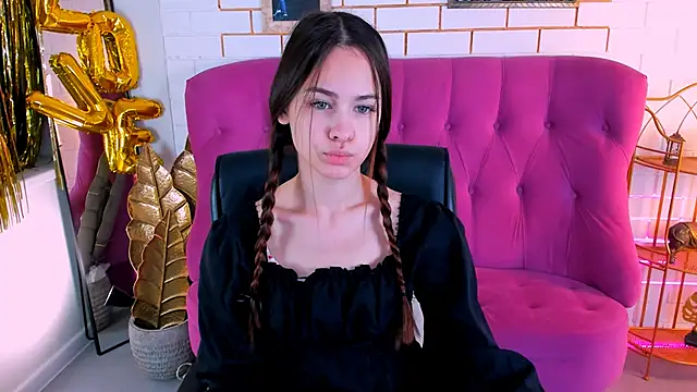 UliaNeer online show from 10-31-25, 05:04