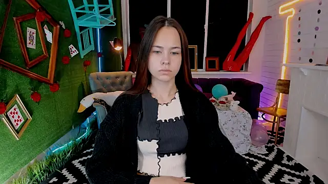 UliaNeer online show from 09-10-25, 05:06